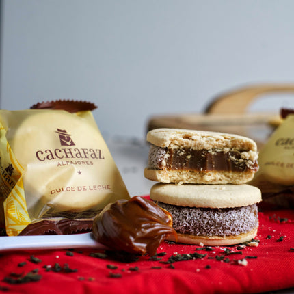 Cachafaz Alfajor Cornstarch con Coco Rallado y Dulce de Leche 912 g / 32.16 oz (Caja de 12)