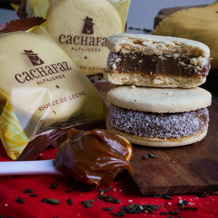 Cachafaz Alfajor Cornstarch con Coco Rallado y Dulce de Leche 912 g / 32.16 oz (Caja de 12)