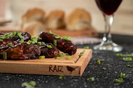 Plato de madera para asado rectangular con canaletas Raiz (1 unidad)