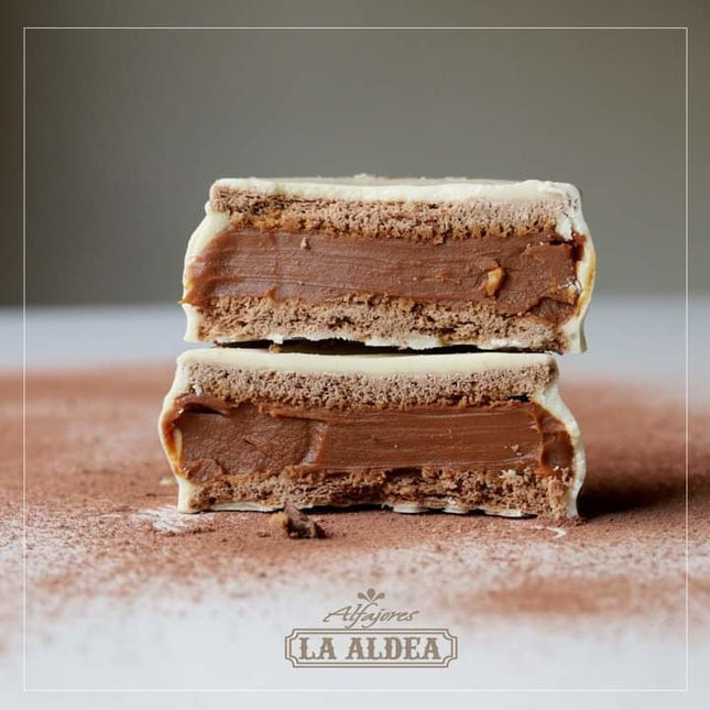 Alfajor de Chocolate blanco relleno de Dulce de Leche La Aldea, 780 g / 27,51 oz (Caja de 12)